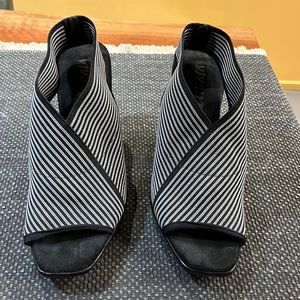 Vivanz Sandal Black and White